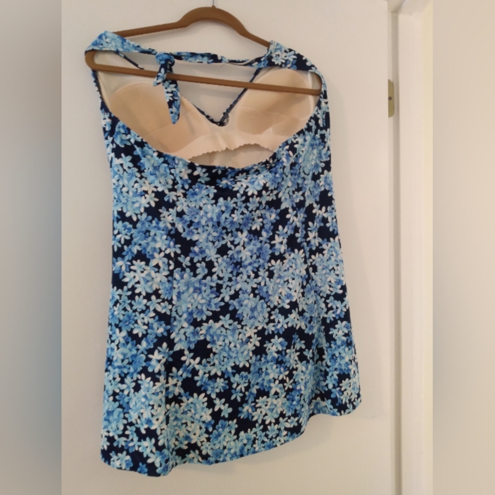 Bathing suit - Picture 2 of 3
